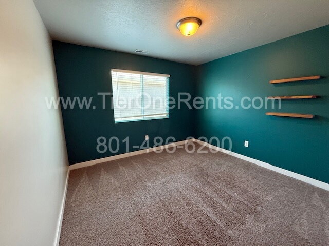 Building Photo - NO deposit option available for qualified ...
