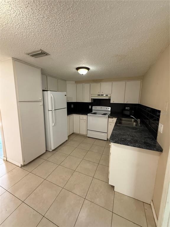 Building Photo - 6656 Knightsbridge Dr