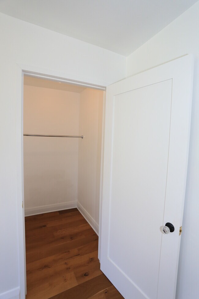 Building Photo - 3835 Hollypark Pl