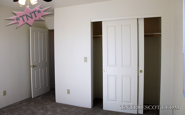 Building Photo - Home in Cliff Rose HOA ~ Winter Special!!