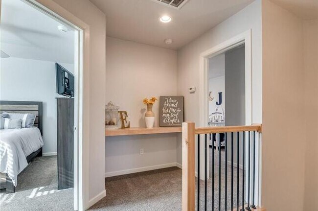 Building Photo - Amazing- Transitional Style Home with Custom Finishes w/ Community Pool- Gated- Edmond Schools