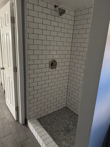 Building Photo - 2231 Graythorn Rd