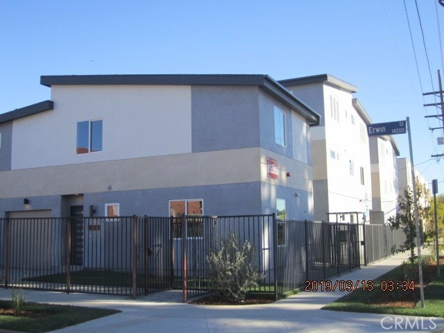 Building Photo - 6220 Tyrone Ave