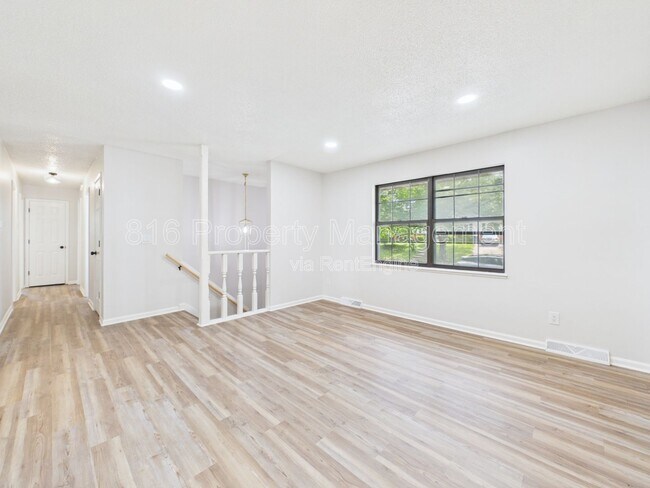 Building Photo - 8622 E 108th Terrace