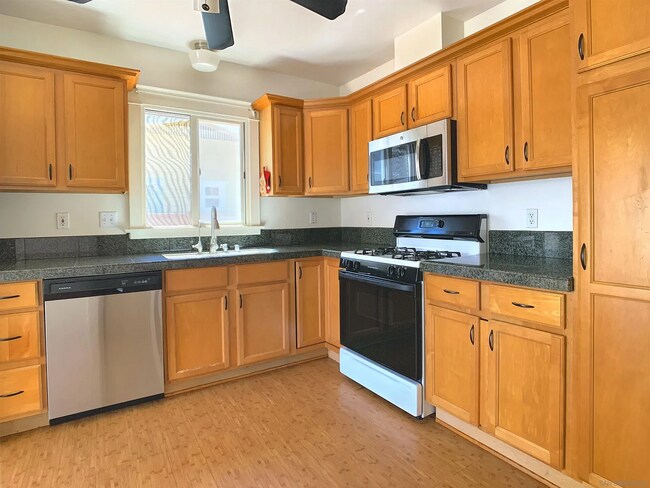 Building Photo - Charming Home with Prime Location & Ample Living Space