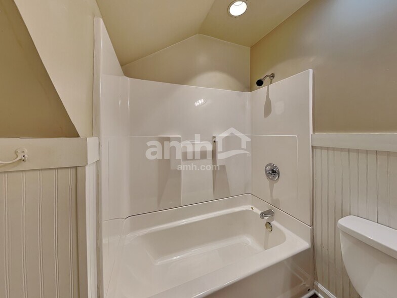 Building Photo - 1612 E Blairmont Dr