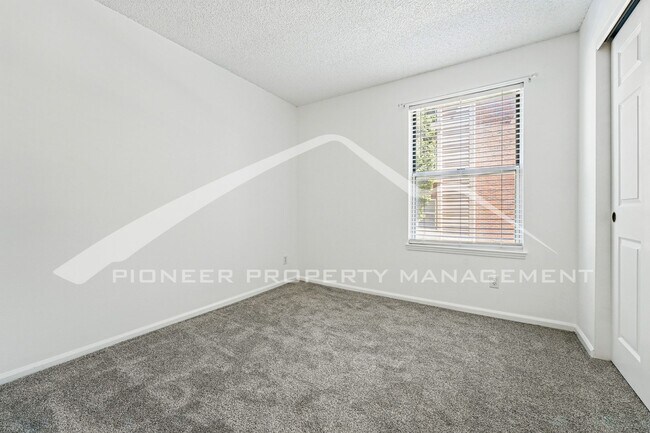 Building Photo - Charming Condo with Washer/Dryer and Patio