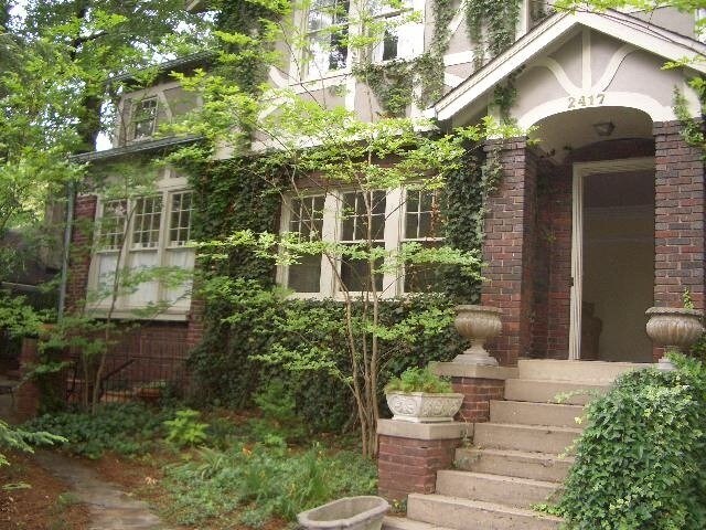 Building Photo - 2417 Glenwood Dr NE