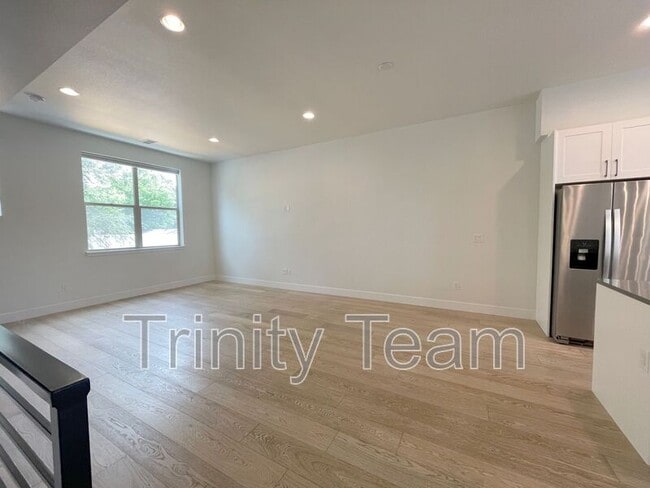 Building Photo - 4100 E Iliff Ave