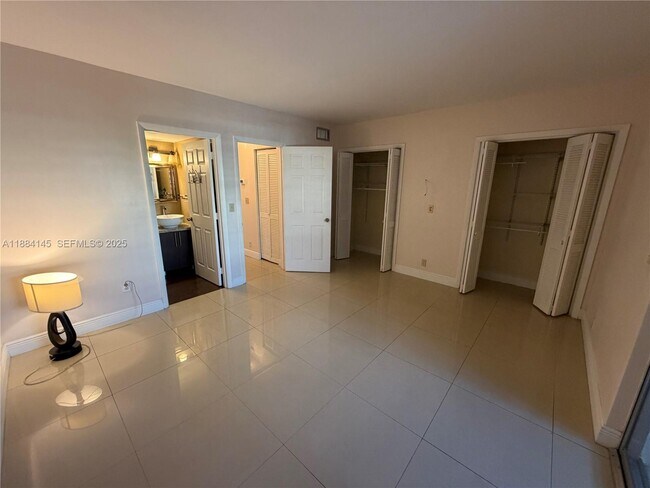 Building Photo - 467 Golden Isles Dr