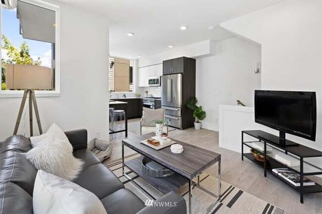 Building Photo - Greenlake 2bed / 2bath Townhouse
