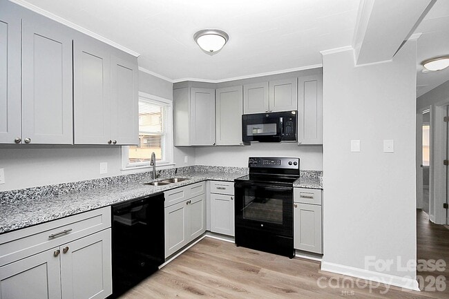 Building Photo - 1017 McLain Rd