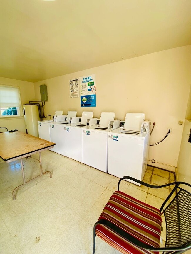 Building Photo - 3810 Hermitage Rd