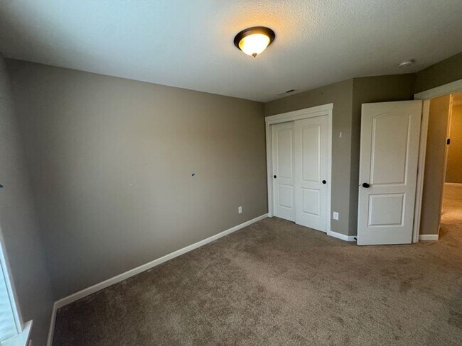 Building Photo - 2706 NE 130th Ct