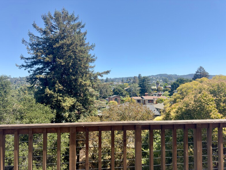 Building Photo - 914 Everett Ave