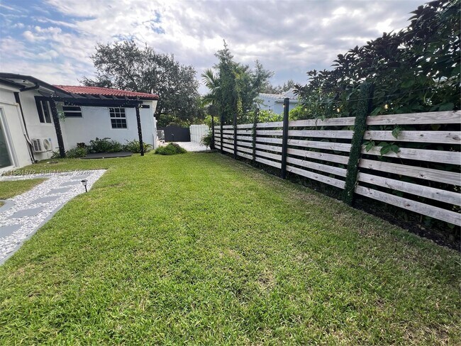 Building Photo - 140 Pocatella St