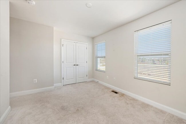 Building Photo - 1 month free with 24-month lease! Attracti...