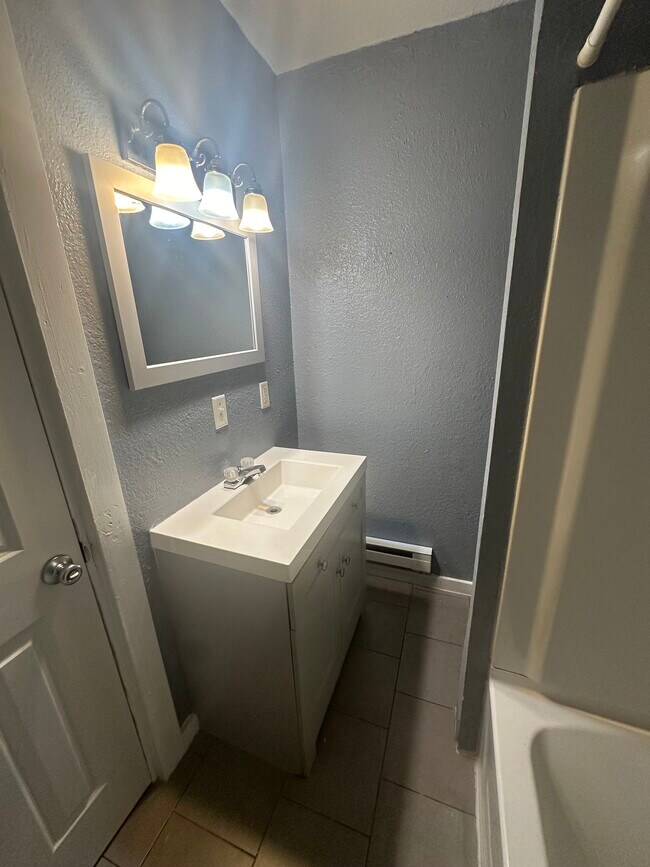 Bathroom vanity - 4653-2 Bryant Ave N