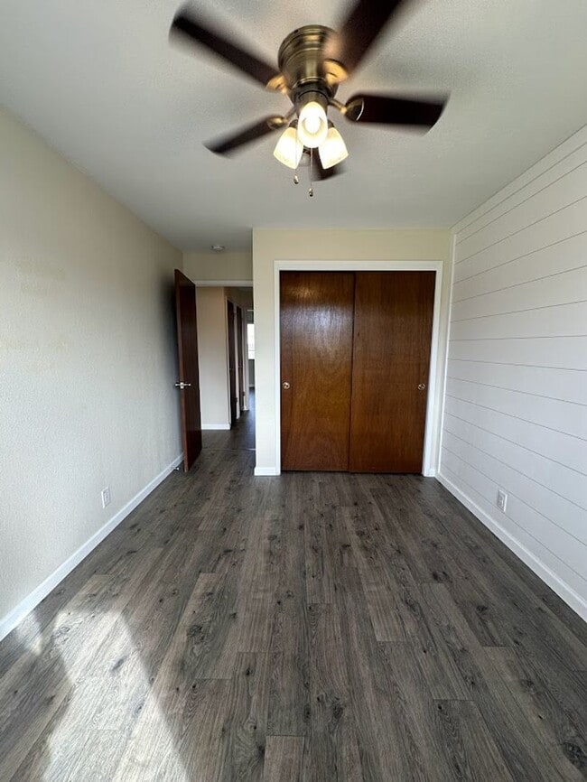 Building Photo - New exterior paint!  LVP flooring! Large y...