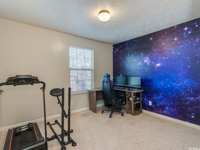 Building Photo - Beautiful Riverton Townhome w 1 car garage...