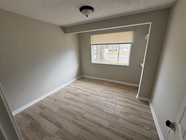 Building Photo - 961 N Perkins Rd