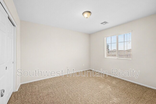 Building Photo - 1399 E Saguaro Trail