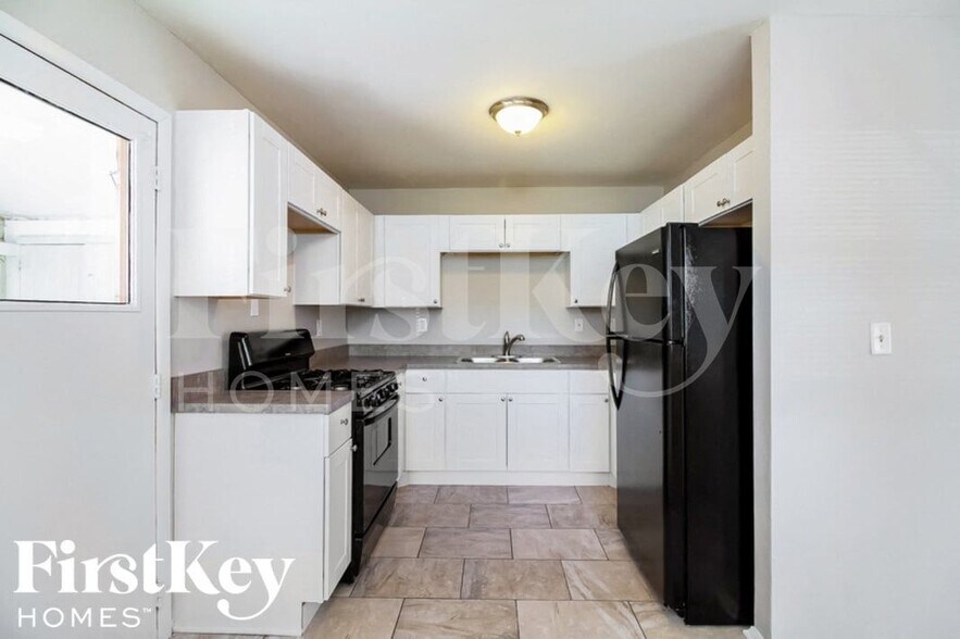 Building Photo - 809 N Latham St