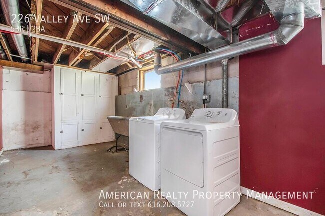 Building Photo - 226 Valley Ave SW