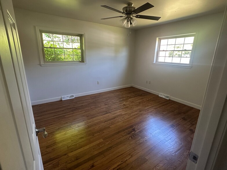 Building Photo - 10924 Gaywood Dr