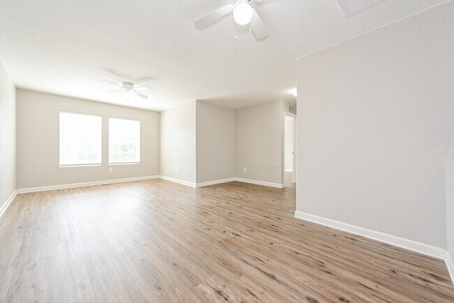 Building Photo - 2519 Coach House Loop