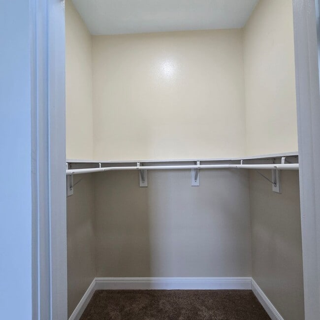 Building Photo - 1818B Elvin Dr