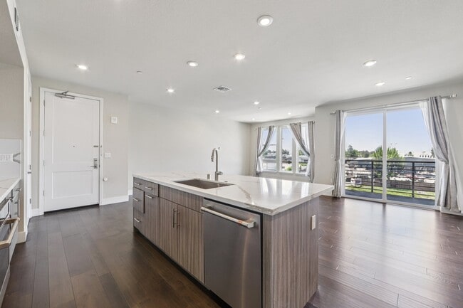 Building Photo - GBlvd