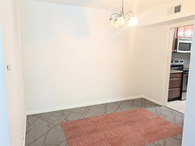 Building Photo - 2601 Bellefontaine St