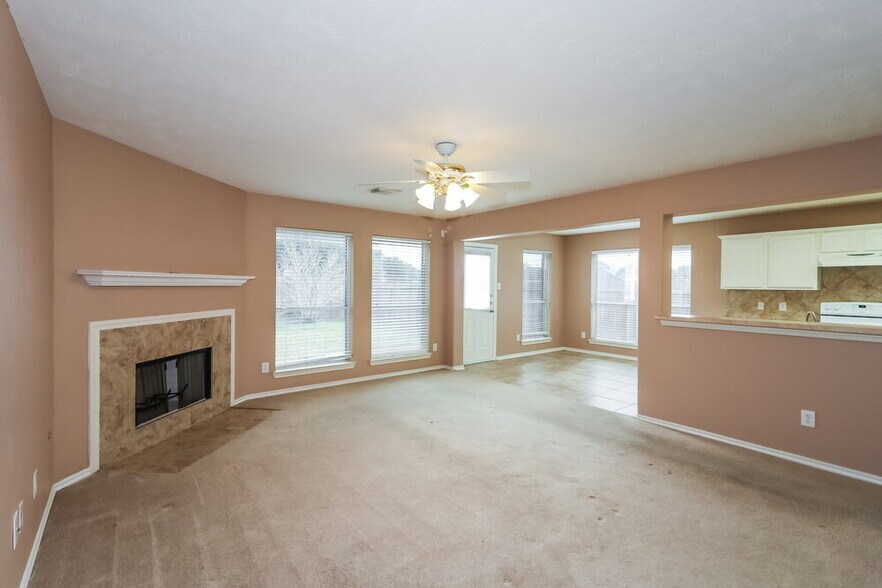 Building Photo - 16707 Great Oaks Glen Dr