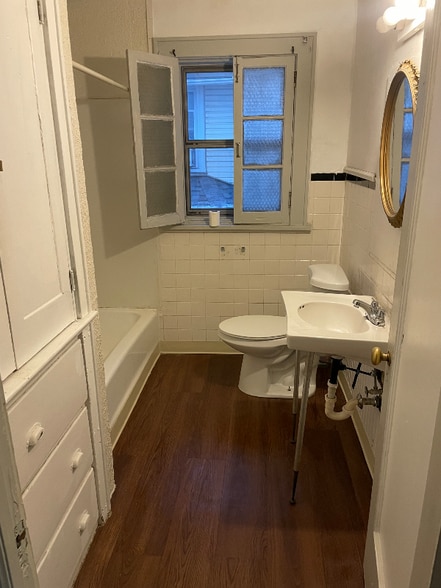 Building Photo - 620 Lincoln Way W