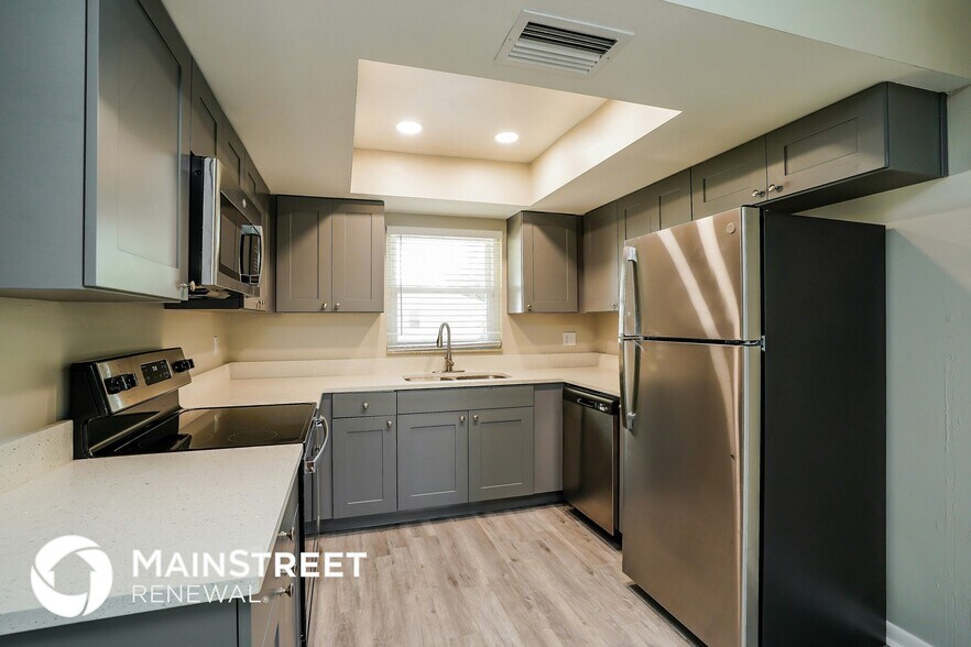 Building Photo - 1411 SE 17th Terrace