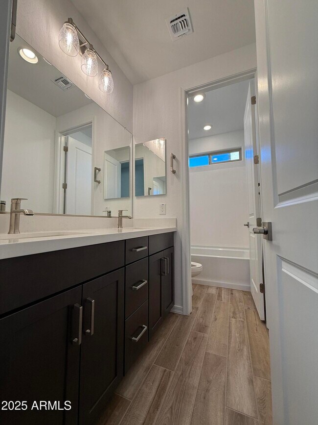 Building Photo - 10155 W Columbus Ave