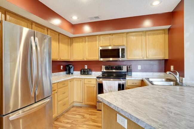 Kitchen - 604 Bradbury Cir