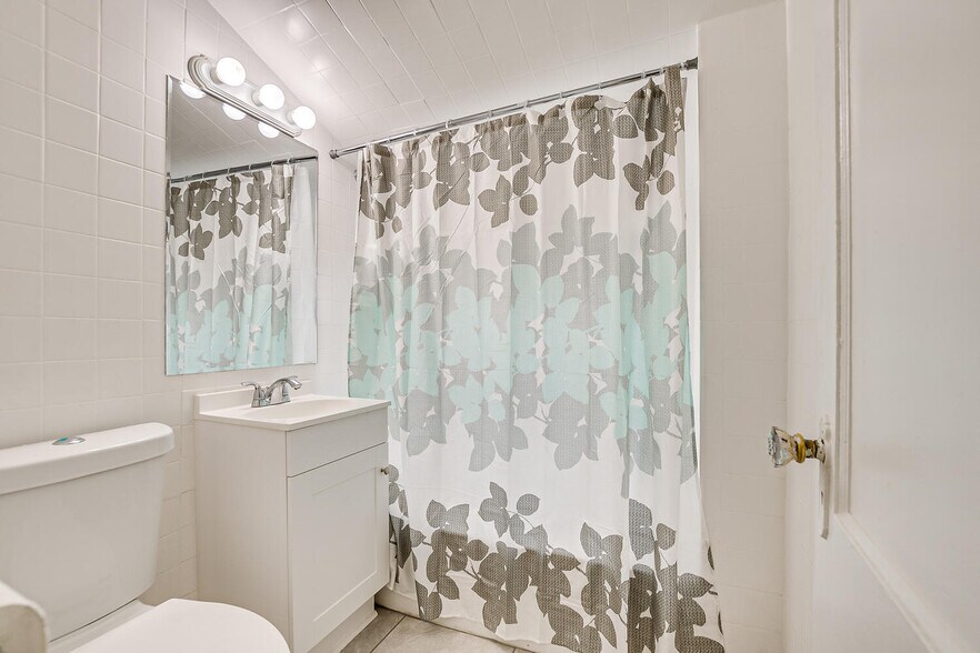 Building Photo - 46 Van Houten Ave