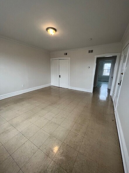 Building Photo - 5042 W 21st Pl