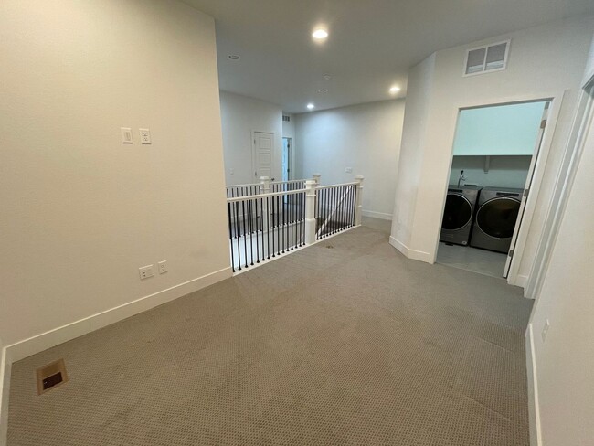 Building Photo - 2234 Central Pk Wy