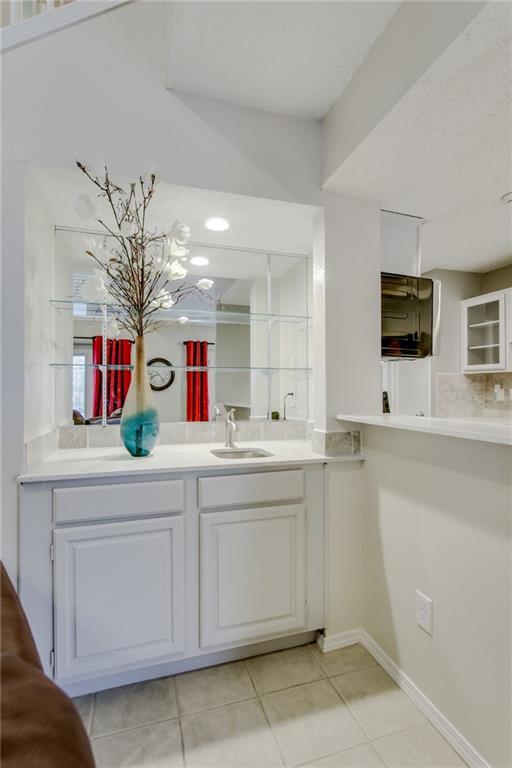 Bar - 631 Cimarron Trl