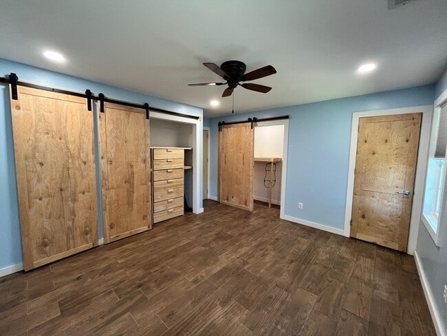 Building Photo - Great home avail in Hubert!  Mini split AC in garage perfect for personal gym!