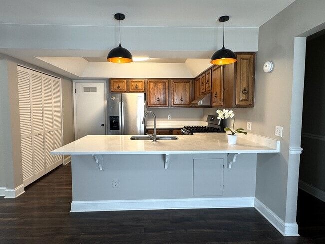 Building Photo - 6652 Fernwood Dr