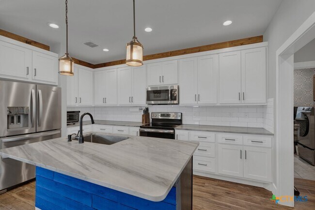 Building Photo - 315 Hilltop Ridge