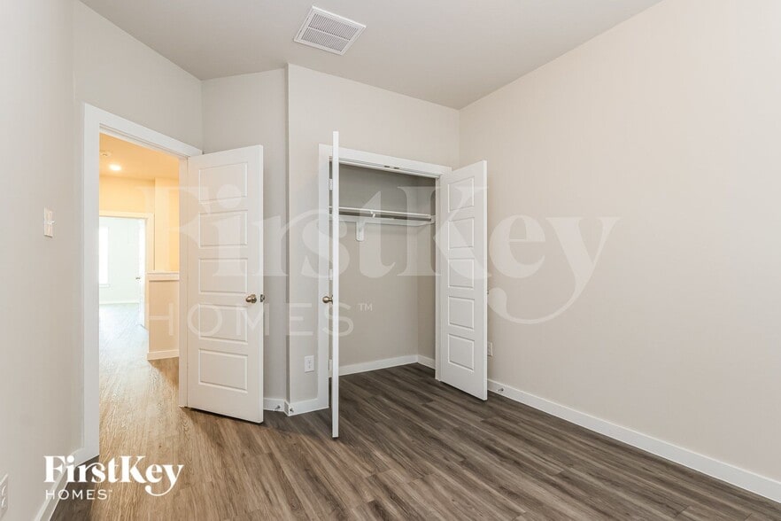 Building Photo - 18314 W Centro Cir