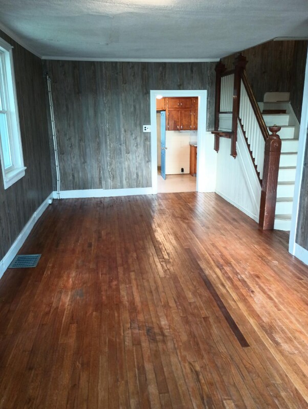 Building Photo - 2106 S 5th Ave