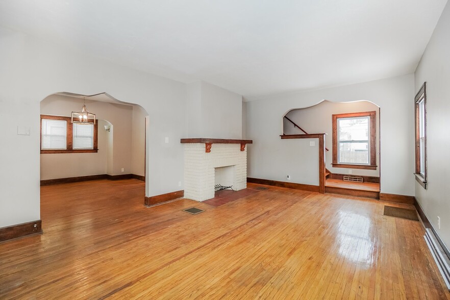 Building Photo - 2418 Georgetown Ave