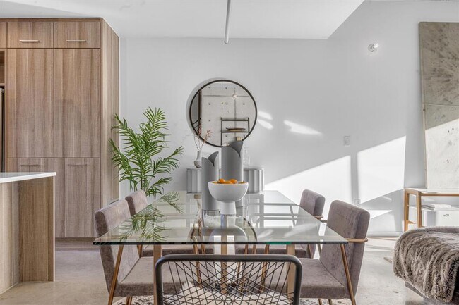 Building Photo - 2301 S 5th St