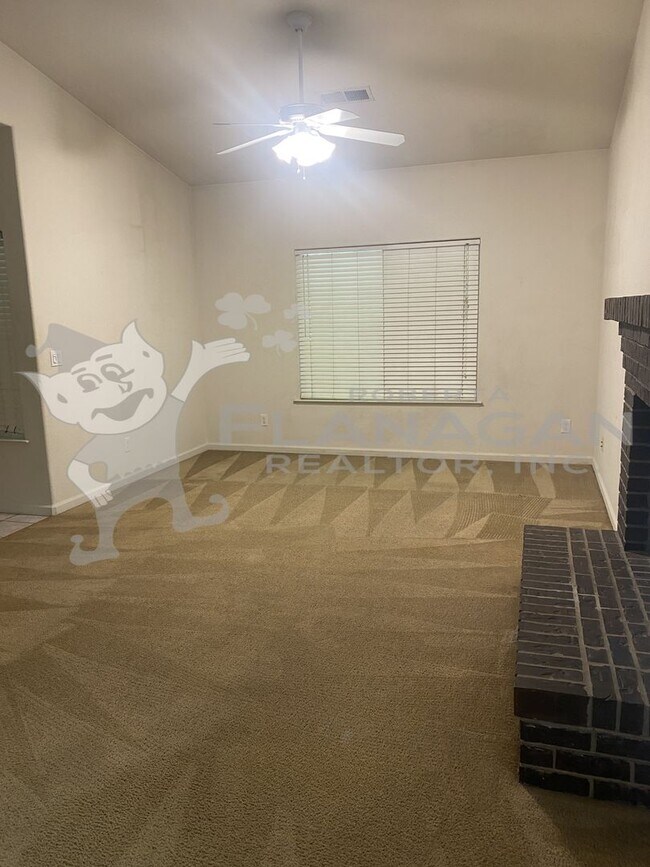 Building Photo - 3 bedroom/2 bathroom home